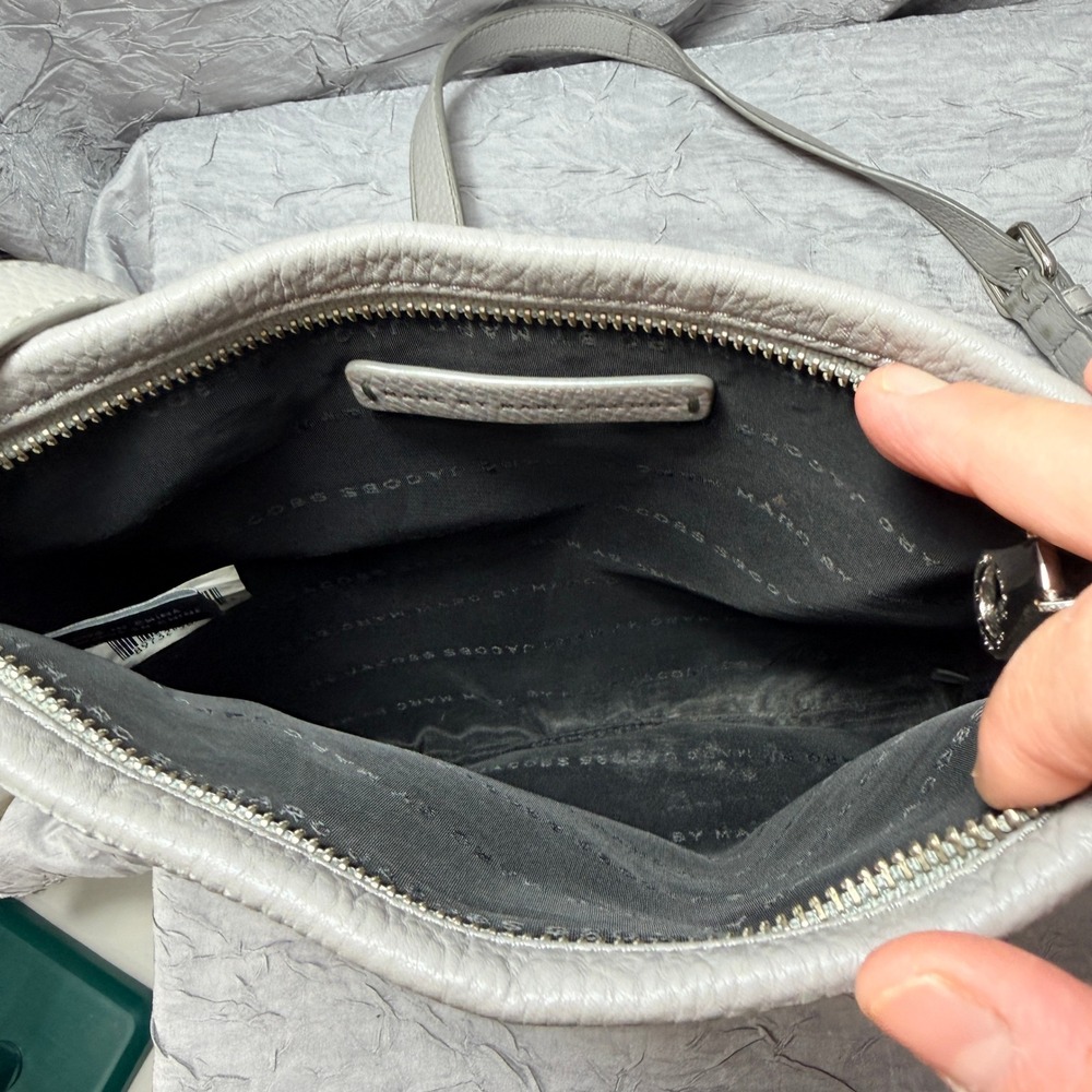 Marc by Marc Jacobs Grey Pebbled Leather Crossbody Messenger Bag Logo Plaque - Picture 5 of 8